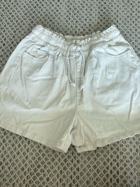 Women’s Light Cream Drawstring Casual Shorts